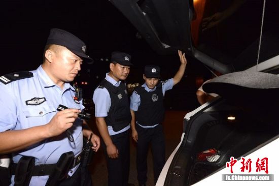 亭湖警方 亮剑 行动再发威 2小时抓6名犯罪嫌疑