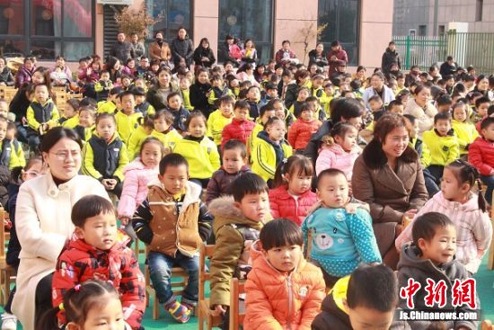 宣传十九大惠民演出在亭湖实验幼儿园举行-