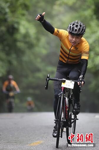 2018登顶紫金山骑跑两项挑战赛雨中激情开赛