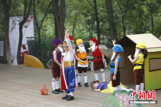 南京雨花台区普德村幼儿园第五届童话节开幕