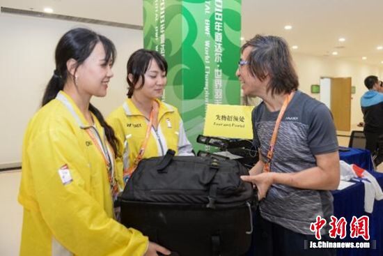 羽毛球世锦赛上香港摄影师遗失摄影包 众人帮