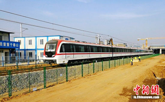 徐州轨道交通一号线列车在运行试验。 付正义 摄