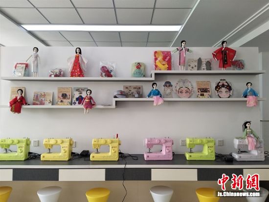 段玉裁实验小学的综合实践活动专用教室他指出,当前小学生的学习方式