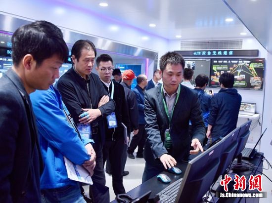 华为AI+应急管理展车中国行助阵“安博会”。
