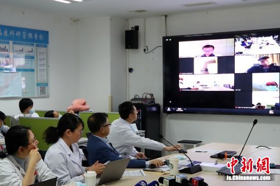 8国20多所医疗机构＂云对话＂ 中国战＂疫＂医生授经验