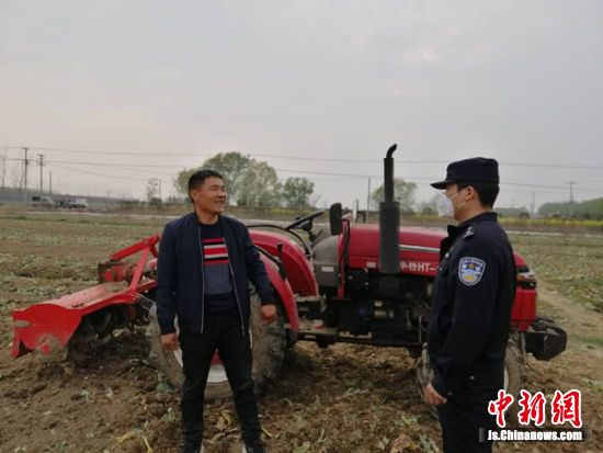 徐州贾汪民警化身“三员” 助力农村农业生产