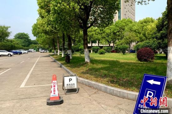 五一小长假扬州“旅客打卡地”政府大院“冷清”