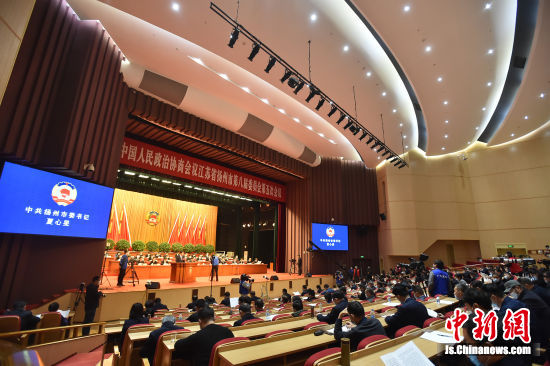 1月18日,政协扬州市第八届委员会第五次会议开幕。 董辉 摄 1月18日,政协扬州市第八届委员会第五次会议开幕。 董辉 摄