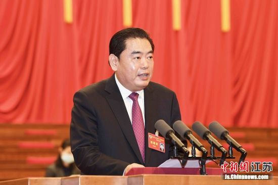27日,江苏省政协委员、徐州市政协主席王安顺作大会发言。徐州市委宣传部供图 王安顺:持续打响“有事好商量”协商议事江苏品牌