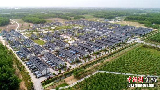 俯瞰大沙河畔江苏省特色田园乡村千秋集春景。 孔庆乐 摄 俯瞰大沙河畔江苏省特色田园乡村千秋集春景。 孔庆乐 摄