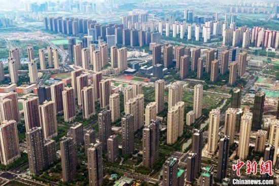 资料图:航拍南京雨花台区一处楼盘。 中新社记者 泱波 摄 资料图:航拍南京雨花台区一处楼盘。 中新社记者 泱波 摄