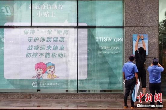 南京街头的战“疫”。泱波 摄 南京街头的战“疫”。泱波 摄