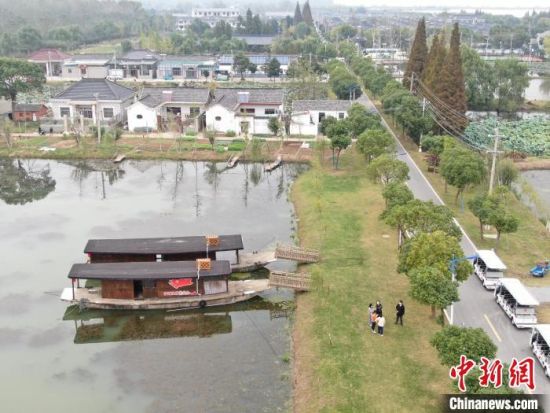 航拍扬州沿湖村。 泱波 摄 航拍扬州沿湖村。 泱波 摄