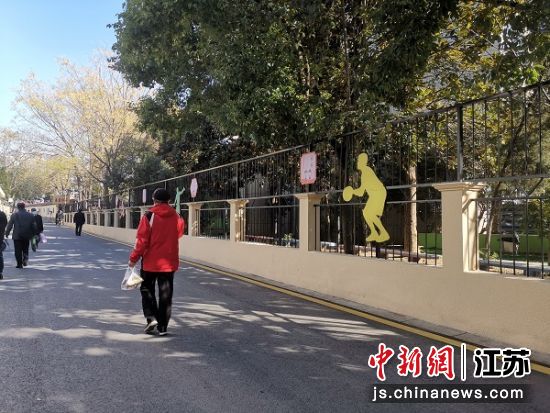 出新后的营苑支路。 葛勇 摄 出新后的营苑支路。 葛勇 摄