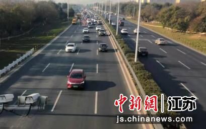 秦淮区实施22万伏高压线迁改下地施工现场。顾盼 摄 秦淮区实施22万伏高压线迁改下地施工现场。顾盼 摄