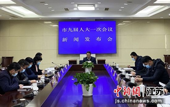 扬州两会将于2月21日启幕,将选举新一届人大、政府、政协领导班子。 扬州两会将于2月21日启幕,将选举新一届人大、政府、政协领导班子。