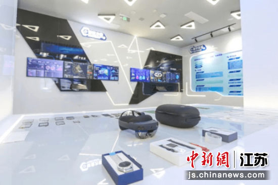 盐城智能制造联合创新中心致力为制造企业量身定制“智改数转”解决方案。盐城经开区宣传信息中心供图 盐城智能制造联合创新中心致力为制造企业量身定制“智改数转”解决方案。盐城经开区宣传信息中心供图