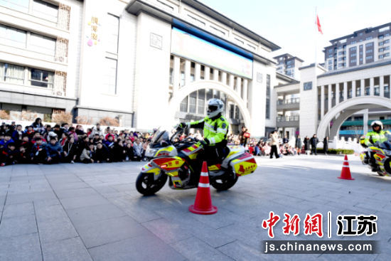 盐城开展安全教育进校园活动。盐城市委宣传部供图 盐城开展安全教育进校园活动。盐城市委宣传部供图