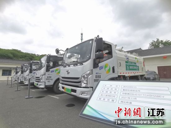 :南京环卫车辆全面推广使用新能源,现场展示了部分环卫企业使用的新能源车辆。葛勇 摄 :南京环卫车辆全面推广使用新能源,现场展示了部分环卫企业使用的新能源车辆。葛勇 摄
