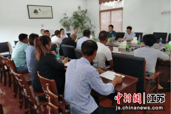 大丰科技镇长团成员赴相关企业走访调研。梁呈元供图 大丰科技镇长团成员赴相关企业走访调研。梁呈元供图