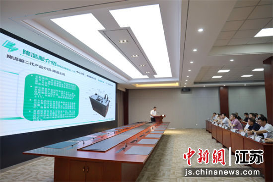 降温服工作原理介绍。无锡供电公司广盈集团供图 降温服工作原理介绍。无锡供电公司广盈集团供图