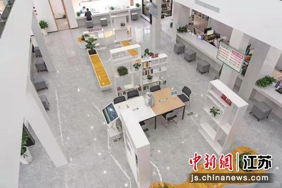 万石镇社会治理综合服务中心便民服务大厅全景。万石镇供图 万石镇社会治理综合服务中心便民服务大厅全景。万石镇供图
