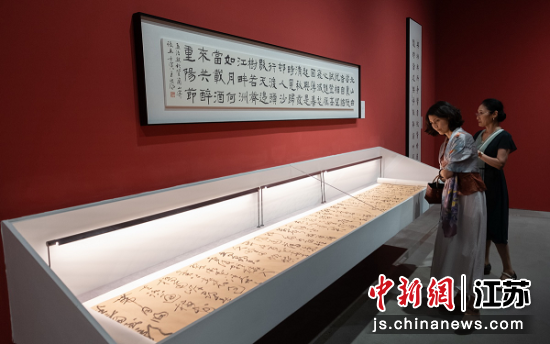 展览《在这之外——五位女性艺术家的书画心境》在德基艺术空间展出。 中新社记者 泱波 摄 展览《在这之外——五位女性艺术家的书画心境》在德基艺术空间展出。 中新社记者 泱波 摄