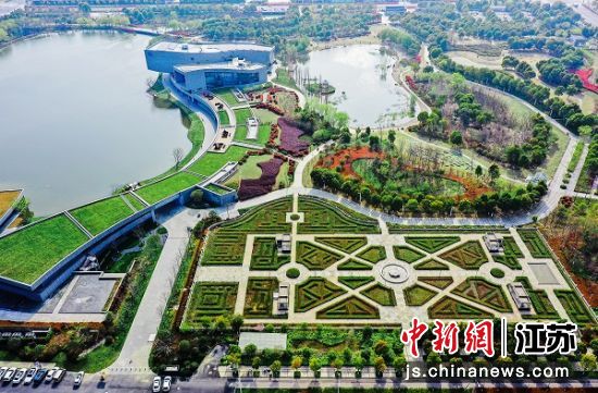 航拍南京麒麟生态公园内的麒麟湖和沧波湖。顾炜 摄 航拍南京麒麟生态公园内的麒麟湖和沧波湖。顾炜 摄