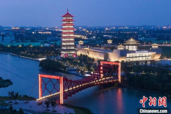 航拍夜色中的扬州中国大运河博物馆。(资料图) 泱波 摄 航拍夜色中的扬州中国大运河博物馆。(资料图) 泱波 摄