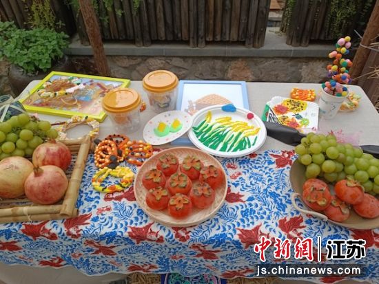 亮相市集的农产品和手工艺品。孙权 摄 亮相市集的农产品和手工艺品。孙权 摄