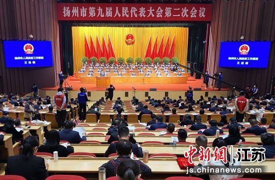 1月5日，扬州市长王进健表示，今年扬州在全力以赴稳定经济增长的同时，擦亮共同富裕幸福底色，让发展更有温度、民生更有质感。