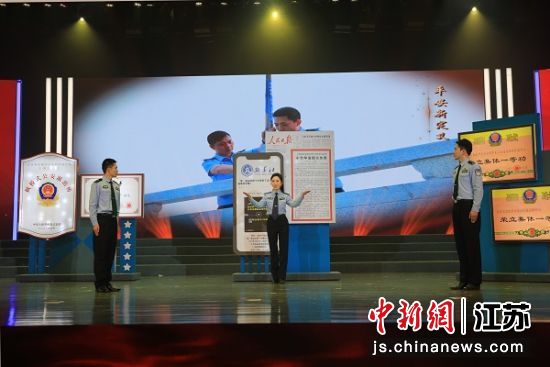 展现盐城公安一年来的闪光瞬间 展现盐城公安一年来的闪光瞬间