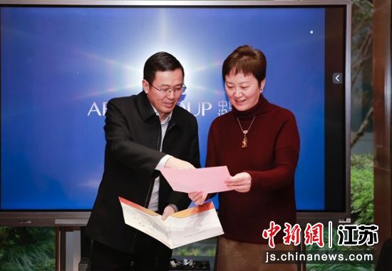 税务局专家团队走访企业 苏州工业园区工委宣传部供图 税务局专家团队走访企业 苏州工业园区工委宣传部供图