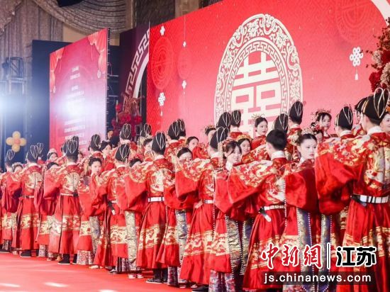 集体婚礼现场。主办方供图 集体婚礼现场。主办方供图