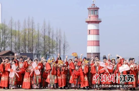 集体婚礼现场。主办方供图 集体婚礼现场。主办方供图