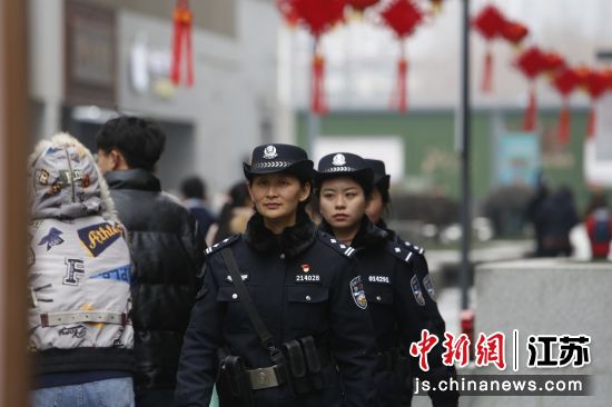 南京市公安局秦淮分局淮海路派出所女警服务队。 南京秦淮警方供图。 南京市公安局秦淮分局淮海路派出所女警服务队。 南京秦淮警方供图。