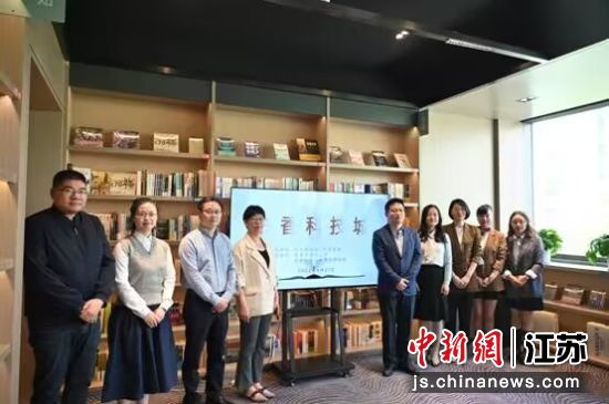 “书香科技城”全民阅读活动启动 王玥琳摄 “书香科技城”全民阅读活动启动 王玥琳摄