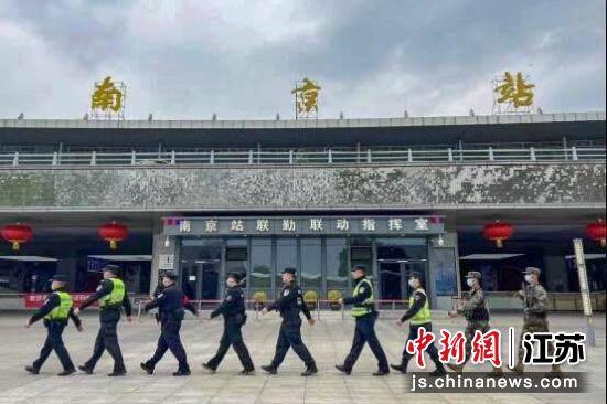 南京铁路公安处南京站派出所加强路地联动,构建治安防控网格。邹文杰 摄 南京铁路公安处南京站派出所加强路地联动,构建治安防控网格。邹文杰 摄