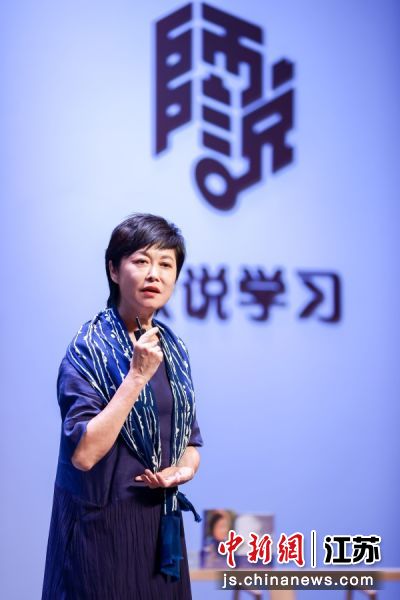敬一丹做客《众说学习•师说》活动。苏州市委宣传部供图 敬一丹做客《众说学习•师说》活动。苏州市委宣传部供图