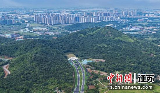 航拍溧阳焦尾琴隧道。中交三航局供图 航拍溧阳焦尾琴隧道。中交三航局供图