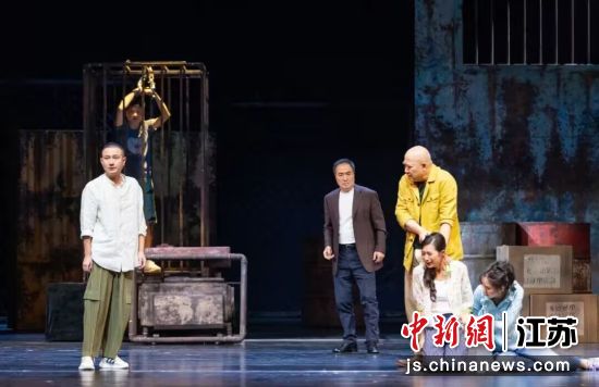 话剧《钟馗嫁妹》剧照。 苏州文化艺术中心供图 话剧《钟馗嫁妹》剧照。 苏州文化艺术中心供图