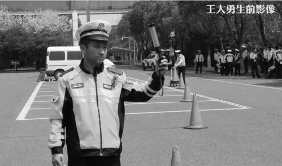 南京一辅警高速公路排险因公殉职 年仅47岁——我国新闻网