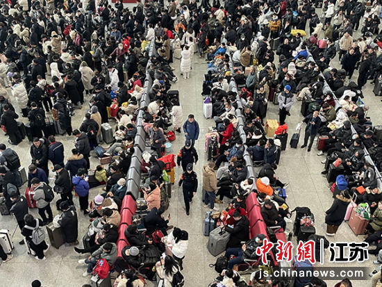 徐州铁警竭尽全力暖心看护春运返程旅客安全——我国新闻网