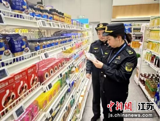 多部门开展联合执法检查 贾红刚摄 多部门开展联合执法检查 贾红刚摄
