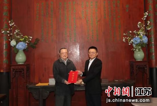 捐赠仪式现场;2、3,云薖园部分场景。无锡博物院供图 捐赠仪式现场;2、3,云薖园部分场景。无锡博物院供图