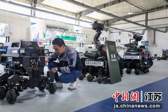大陆智源全地形机器人。 大陆智源全地形机器人。