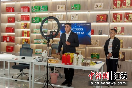 直播比赛现场。陈广套 摄 直播比赛现场。陈广套 摄