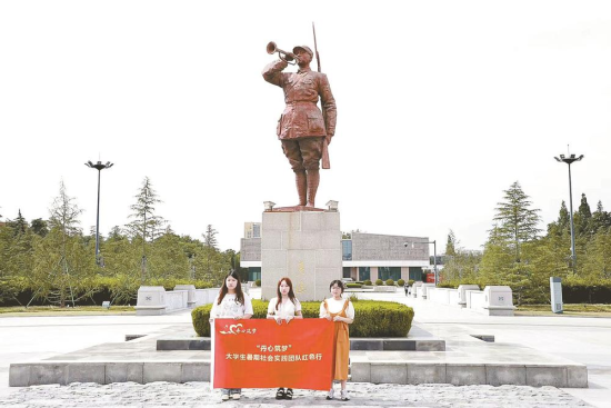 參觀活動現(xiàn)場 龔駿 黃一琪 攝 參觀活動現(xiàn)場 龔駿 黃一琪 攝