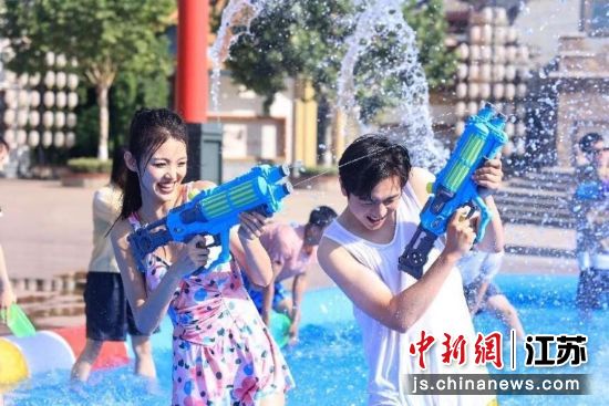 淮安方特推出“摩登潮玩节”暑期主题活动。洪泽区委宣传部供图 淮安方特推出“摩登潮玩节”暑期主题活动。洪泽区委宣传部供图