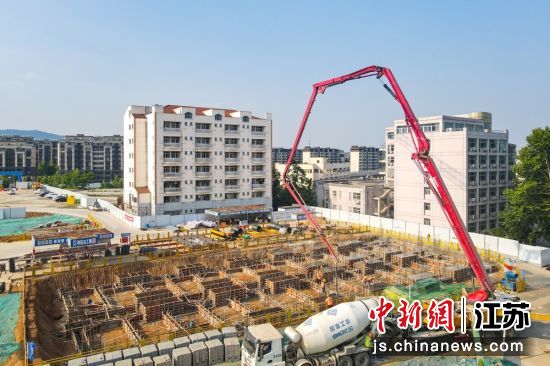 南京审计大学学生宿舍项目首栋宿舍楼基础施工。 高超 摄 南京审计大学学生宿舍项目首栋宿舍楼基础施工。 高超 摄